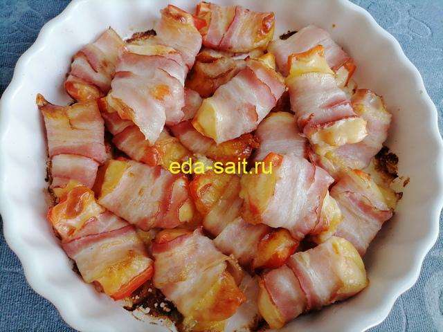Рулетики из бекона с болгарским перцем и сыром